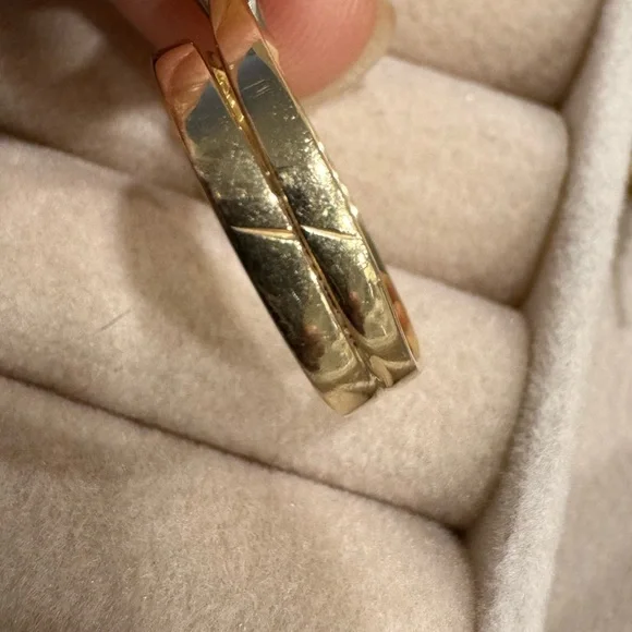 Elegant Gold Diamond Ring - Picture 7 of 14